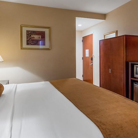 Best Western Plus Arena Hotel Нью-Йорк Екстер'єр фото