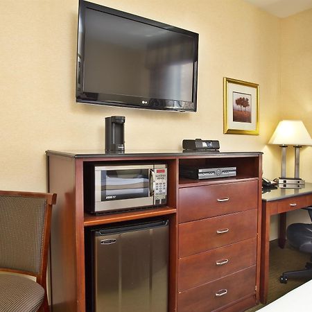 Best Western Plus Arena Hotel Нью-Йорк Екстер'єр фото