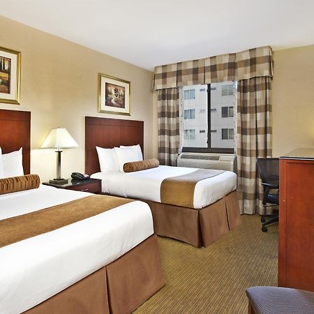 Best Western Plus Arena Hotel Нью-Йорк Екстер'єр фото