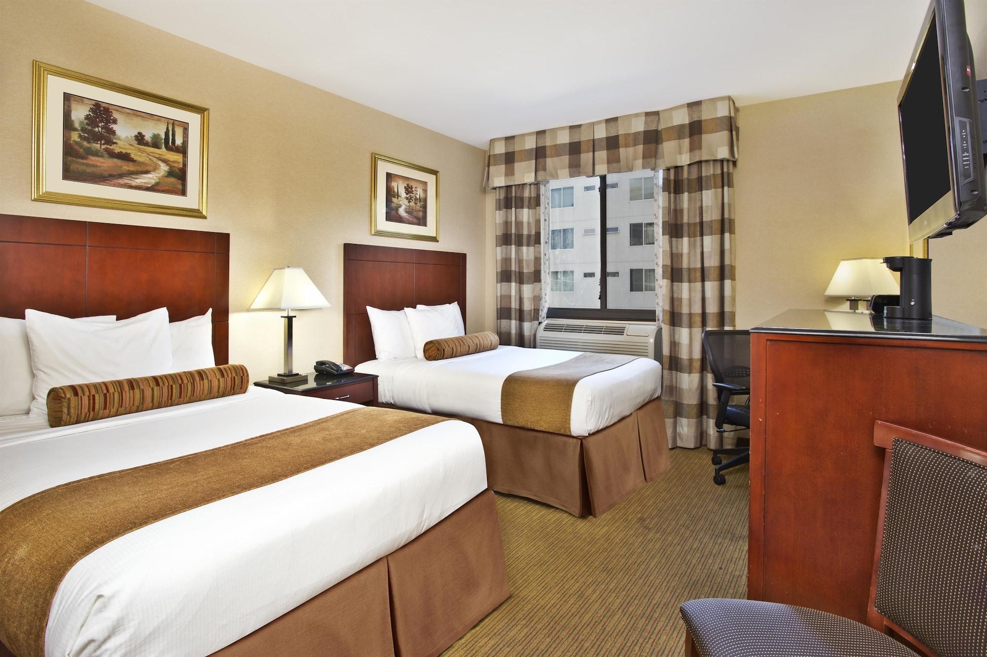 Best Western Plus Arena Hotel Нью-Йорк Екстер'єр фото